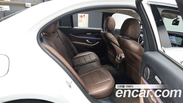 Mercedes-Benz E-Class (W213) E220d Avantgarde 2017 — фото 12