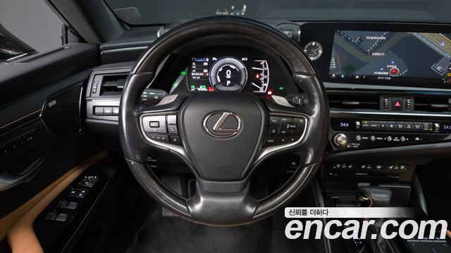 Lexus ES300h (VII) Executive 2022 — фото 14