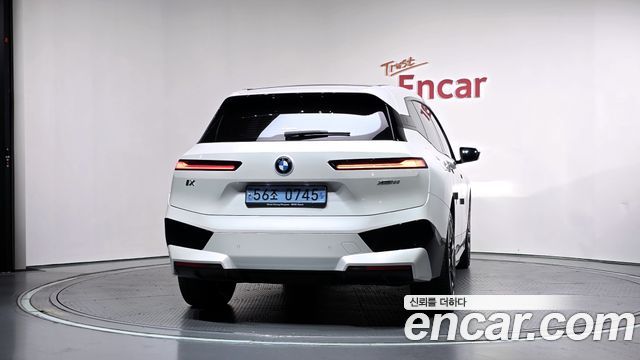 BMW iX xDrive50 Sports Plus 2022 — фото 4