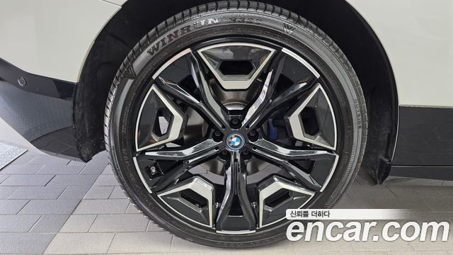BMW iX xDrive50 Sports Plus 2022 — фото 5