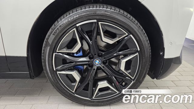BMW iX xDrive50 Sports Plus 2022 — фото 21