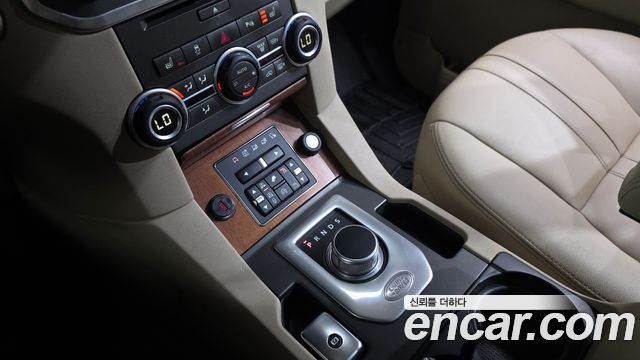 Land Rover Discovery 4 3.0 SDV6 SE 2016 — фото 9
