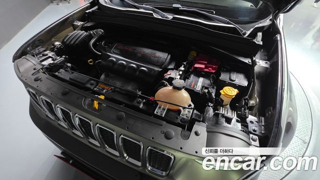 Jeep Renegade 2.4 Limited 2020 — фото 6