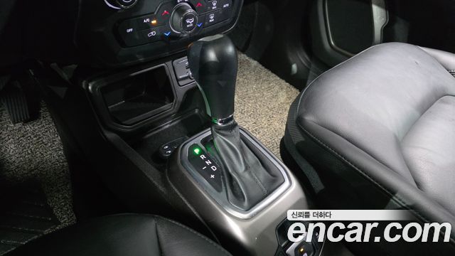 Jeep Renegade 2.4 Limited 2020 — фото 9