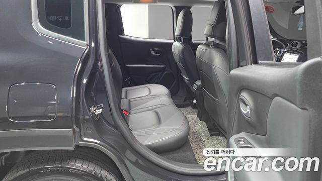 Jeep Renegade 2.4 Limited 2020 — фото 11