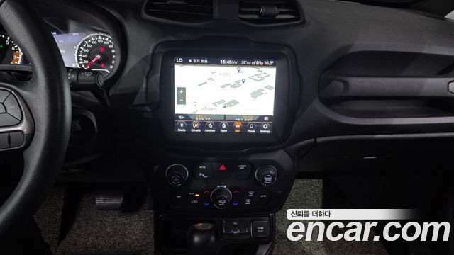 Jeep Renegade 2.4 Limited 2020 — фото 13