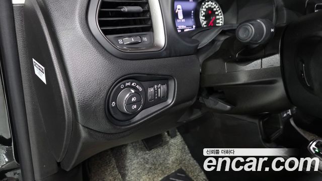 Jeep Renegade 2.4 Limited 2020 — фото 20