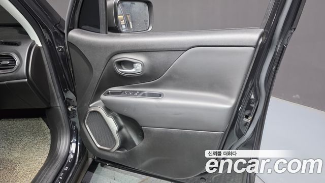 Jeep Renegade 2.4 Limited 2020 — фото 24