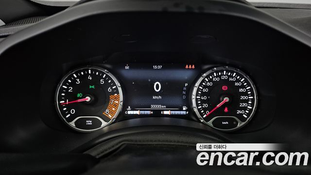 Jeep Renegade 1.3 Limited 2022 — фото 8