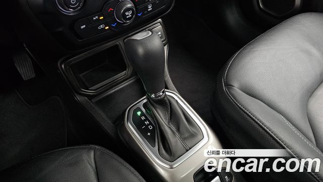 Jeep Renegade 1.3 Limited 2022 — фото 9