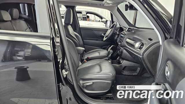 Jeep Renegade 1.3 Limited 2022 — фото 11