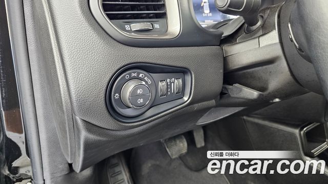 Jeep Renegade 1.3 Limited 2022 — фото 16