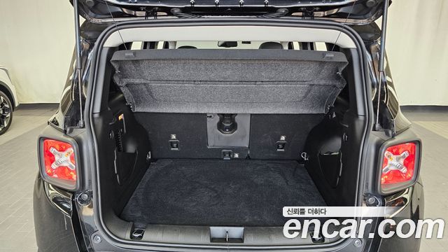 Jeep Renegade 1.3 Limited 2022 — фото 20