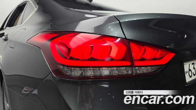 Genesis G80 3.3 GDI Premium Luxury 2017 — фото 23