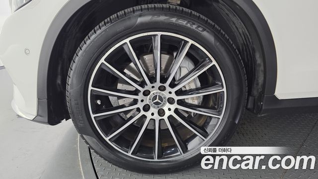 Mercedes-Benz GLC-Class (X253) GLC300 4MATIC AMG Line Coupe 2019 — фото 5