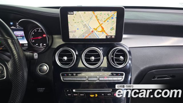 Mercedes-Benz GLC-Class (X253) GLC300 4MATIC AMG Line Coupe 2019 — фото 14