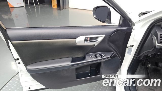 Lexus CT200h 1.8 Compact Trendy ZWA10 2012 — фото 24