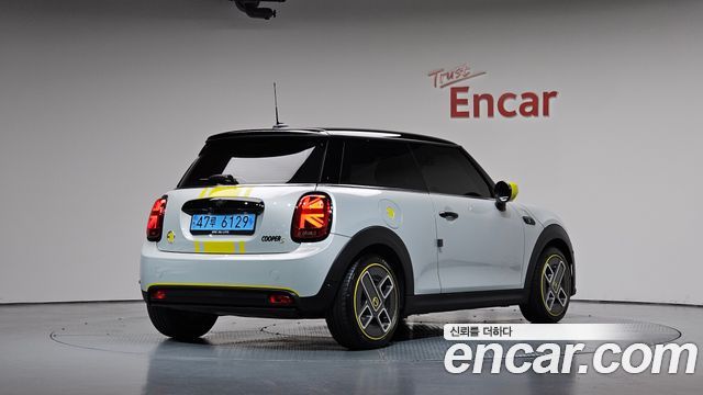 MINI Cooper Electric SE Electric 3rd 2022 — фото 2