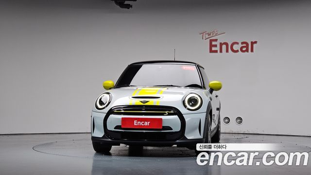 MINI Cooper Electric SE Electric 3rd 2022 — фото 3