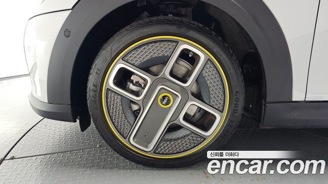 MINI Cooper Electric SE Electric 3rd 2022 — фото 5