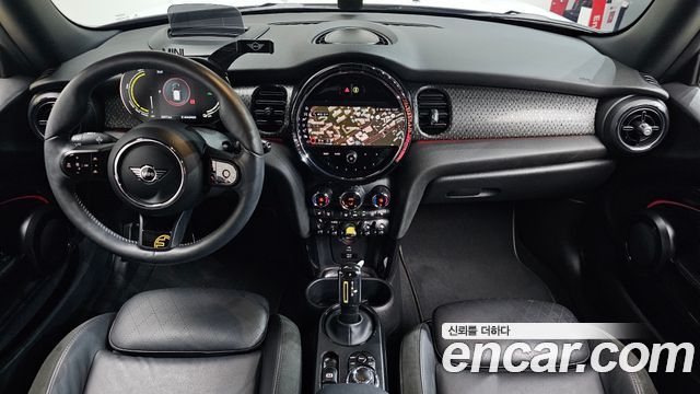MINI Cooper Electric SE Electric 3rd 2022 — фото 7