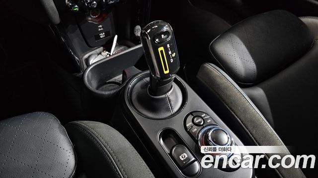 MINI Cooper Electric SE Electric 3rd 2022 — фото 9