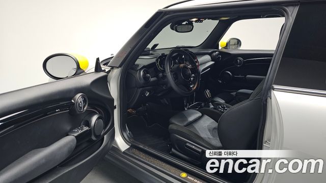 MINI Cooper Electric SE Electric 3rd 2022 — фото 10