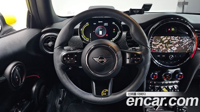 MINI Cooper Electric SE Electric 3rd 2022 — фото 13