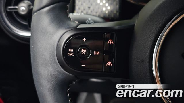 MINI Cooper Electric SE Electric 3rd 2022 — фото 14