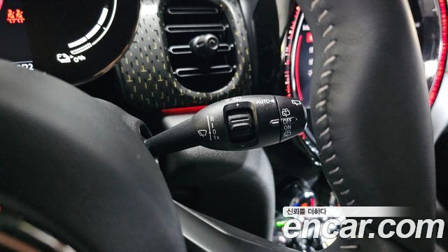 MINI Cooper Electric SE Electric 3rd 2022 — фото 18