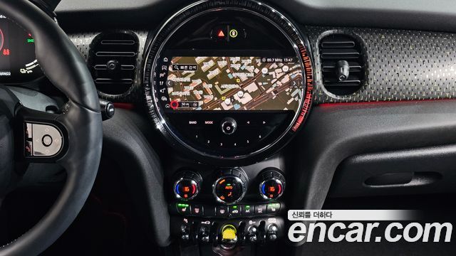 MINI Cooper Electric SE Electric 3rd 2022 — фото 19