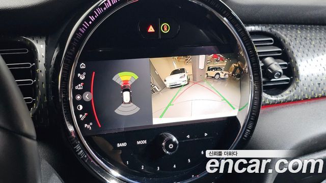 MINI Cooper Electric SE Electric 3rd 2022 — фото 20