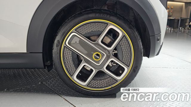 MINI Cooper Electric SE Electric 3rd 2022 — фото 21
