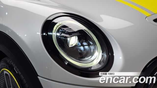 MINI Cooper Electric SE Electric 3rd 2022 — фото 22