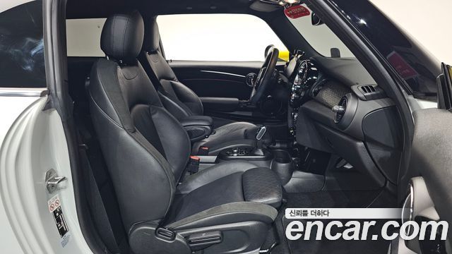 MINI Cooper Electric SE Electric 3rd 2022 — фото 26