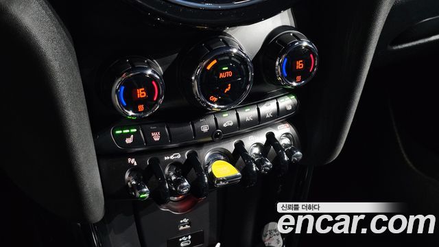 MINI Cooper Electric SE Electric 3rd 2022 — фото 28