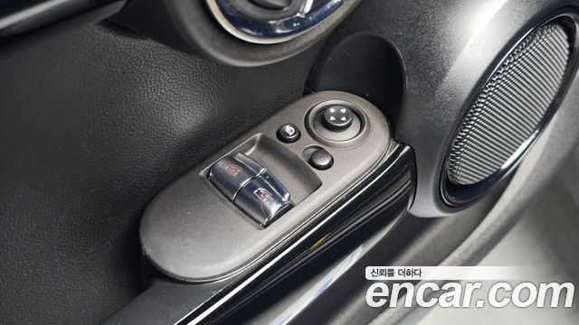 MINI Cooper Electric SE Electric 3rd 2022 — фото 30