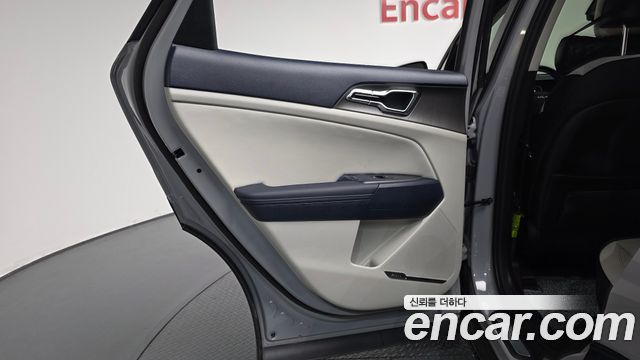 Kia Sportage (V) Gasoline 1.6 Turbo 2WD Signature 2025 — фото 25