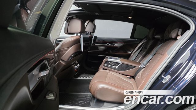 BMW 7 Series (G11) 730Ld xDrive M Sport 2017 — фото 11
