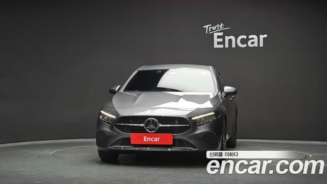 Mercedes-Benz A-Class (W177) A220 Sedan 2025 — фото 3