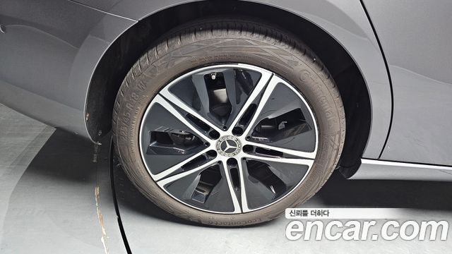 Mercedes-Benz A-Class (W177) A220 Sedan 2025 — фото 5