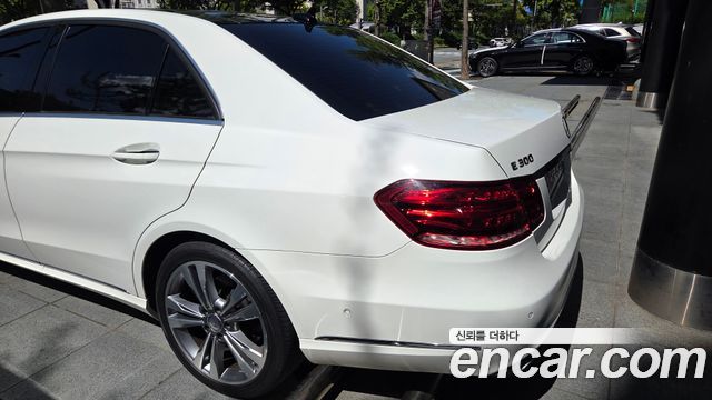 Mercedes-Benz E-Class (W212) E300 4MATIC Avantgarde 2016 — фото 10