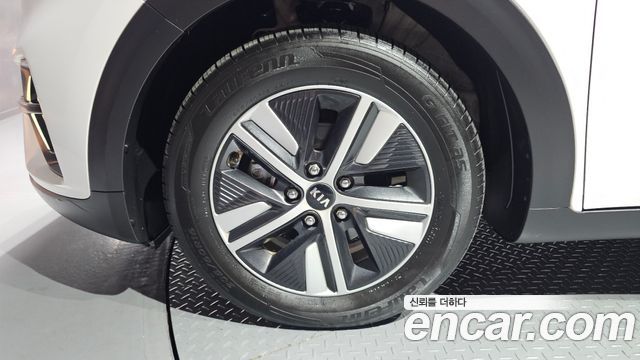 Kia Niro 1.6 HEV Prestige 2020 — фото 5