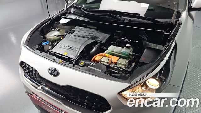 Kia Niro 1.6 HEV Prestige 2020 — фото 6