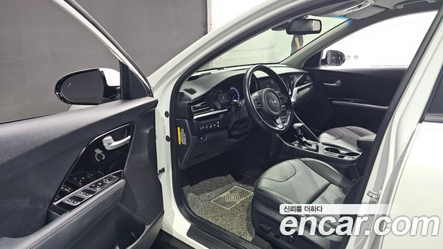 Kia Niro 1.6 HEV Prestige 2020 — фото 10