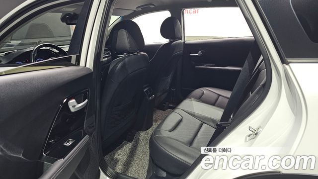 Kia Niro 1.6 HEV Prestige 2020 — фото 11