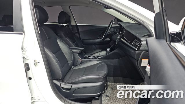 Kia Niro 1.6 HEV Prestige 2020 — фото 26