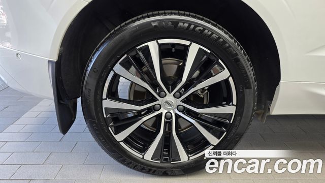 Volvo XC60 (II) B6 Ultimate Bright 2024 — фото 5