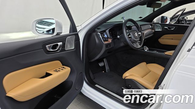 Volvo XC60 (II) B6 Ultimate Bright 2024 — фото 10