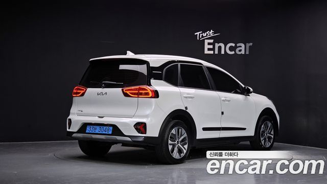Kia Niro Plus Air 2023 — фото 2